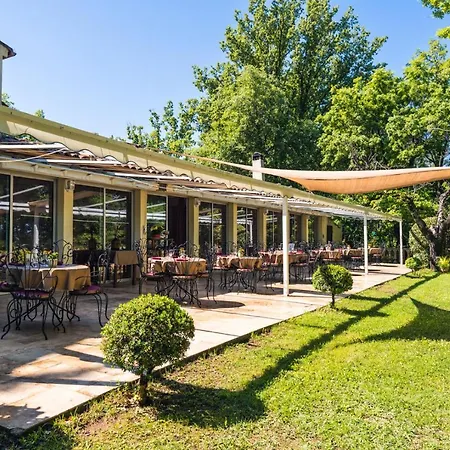 Au Bien Etre Piscine Chauffee 3* Villecroze