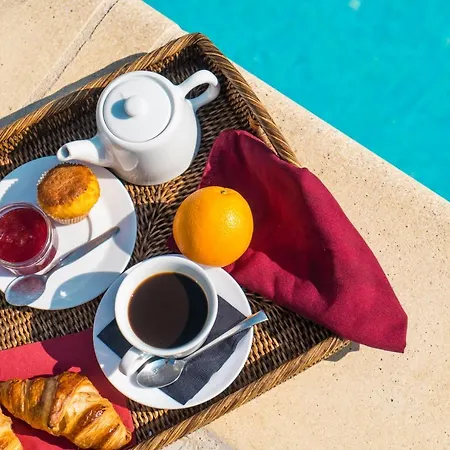 Au Bien Etre Piscine Chauffee Hotell 3*