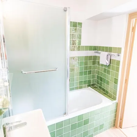 Au Bien Etre Piscine Chauffee 3* Villecroze