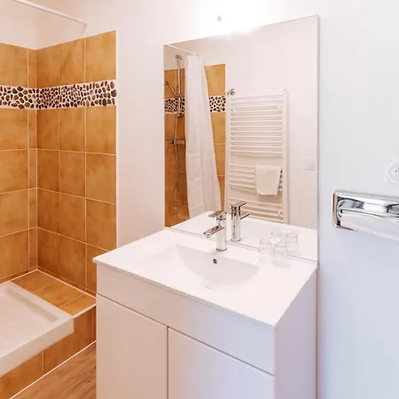Hotell Au Bien Etre Piscine Chauffee Villecroze