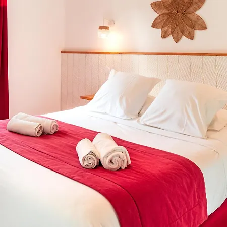 Hotell Au Bien Etre Piscine Chauffee Villecroze