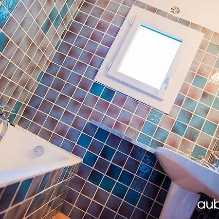Au Bien Etre Piscine Chauffee 3* Villecroze