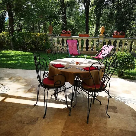 Au Bien Etre Piscine Chauffee 3* Villecroze